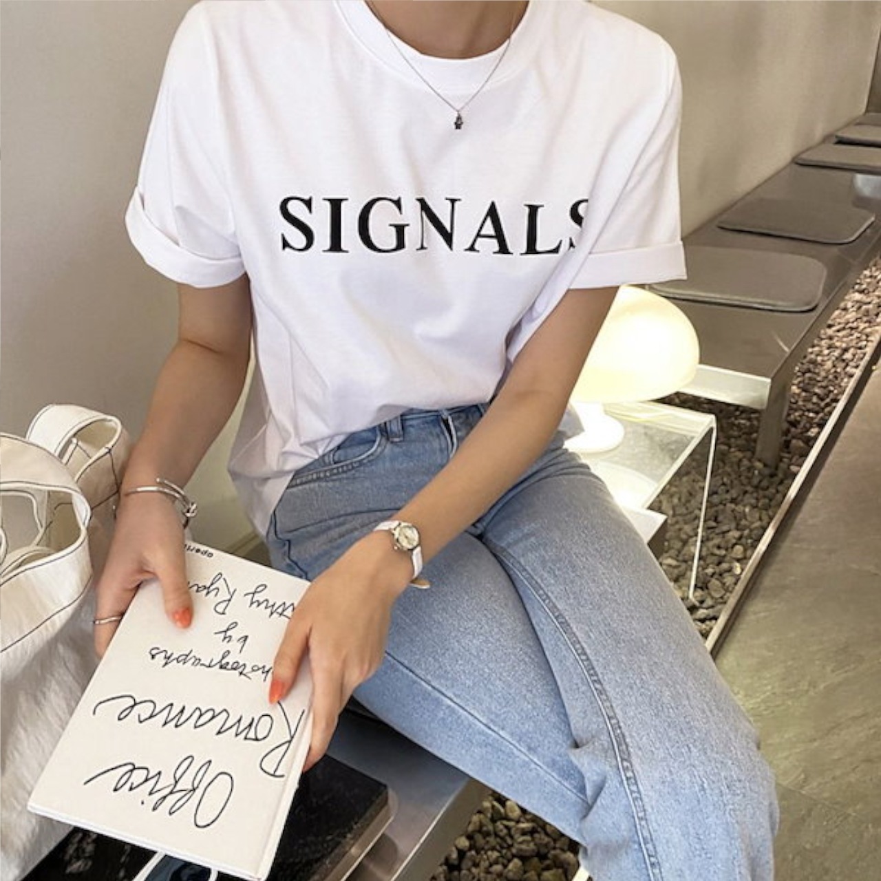 Tシャツ・カットソー SATUR Smudge Logo Artwork Short Sleeve T-Shirt Retro Ivory S SATUR】 (W) SMUDGED LOGO ARTWORK T-SHIRT : RETRO IVORY T