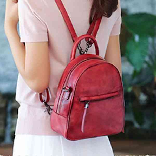 リュック レディース ブランド ランキング 50代 大容量 大きめ 黒 革 冬 春 パソコン 本革 小さめ 防水 ビジネス 通勤用 撥水 おしゃれ バッグ ノートPC A4 秋 四角 ブランド レザー 10,642円