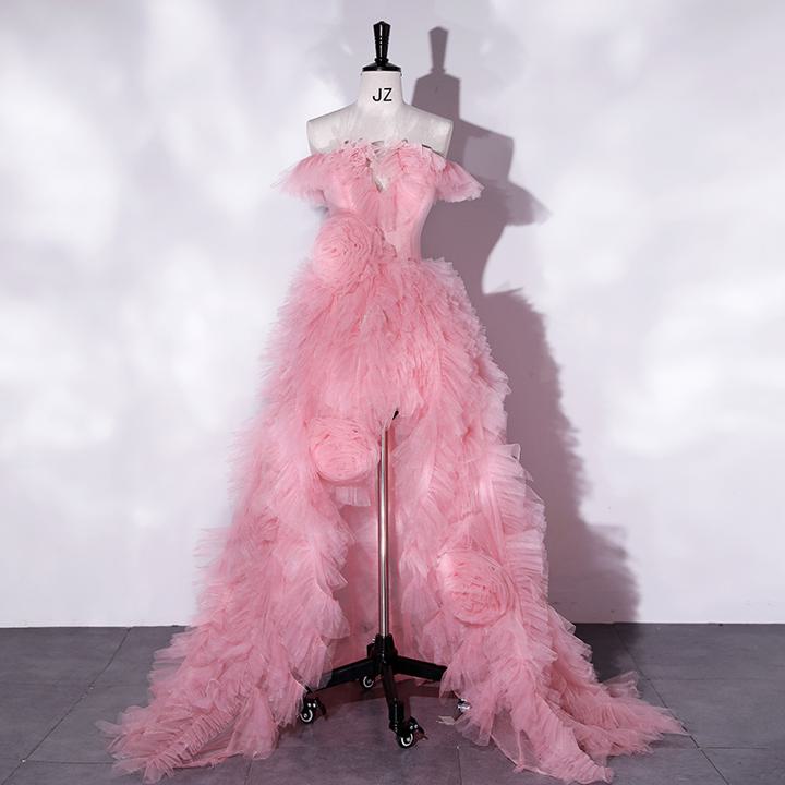 前ミニ バラ ピンク ボリュームチュールフリルが豪華 Aライン 足見せ パーティードレス着後ﾚﾋﾞｭｰ特典オフショル 華やか「透け感」のあるドレス チュール 動くたびにひらひら揺れて軽さがアップするボ