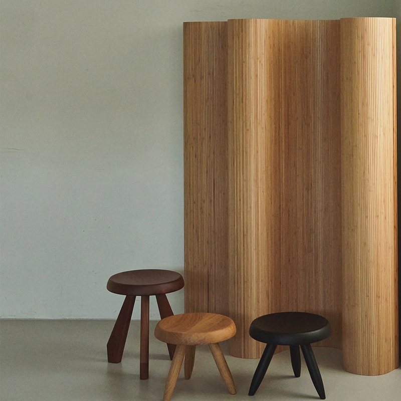 竹製の折りたたみ式曲線パーティションです曲線が美しいデザインで寝室やリビングのインテリアとして空間の仕切りや目隠し装飾にご利用いただけます