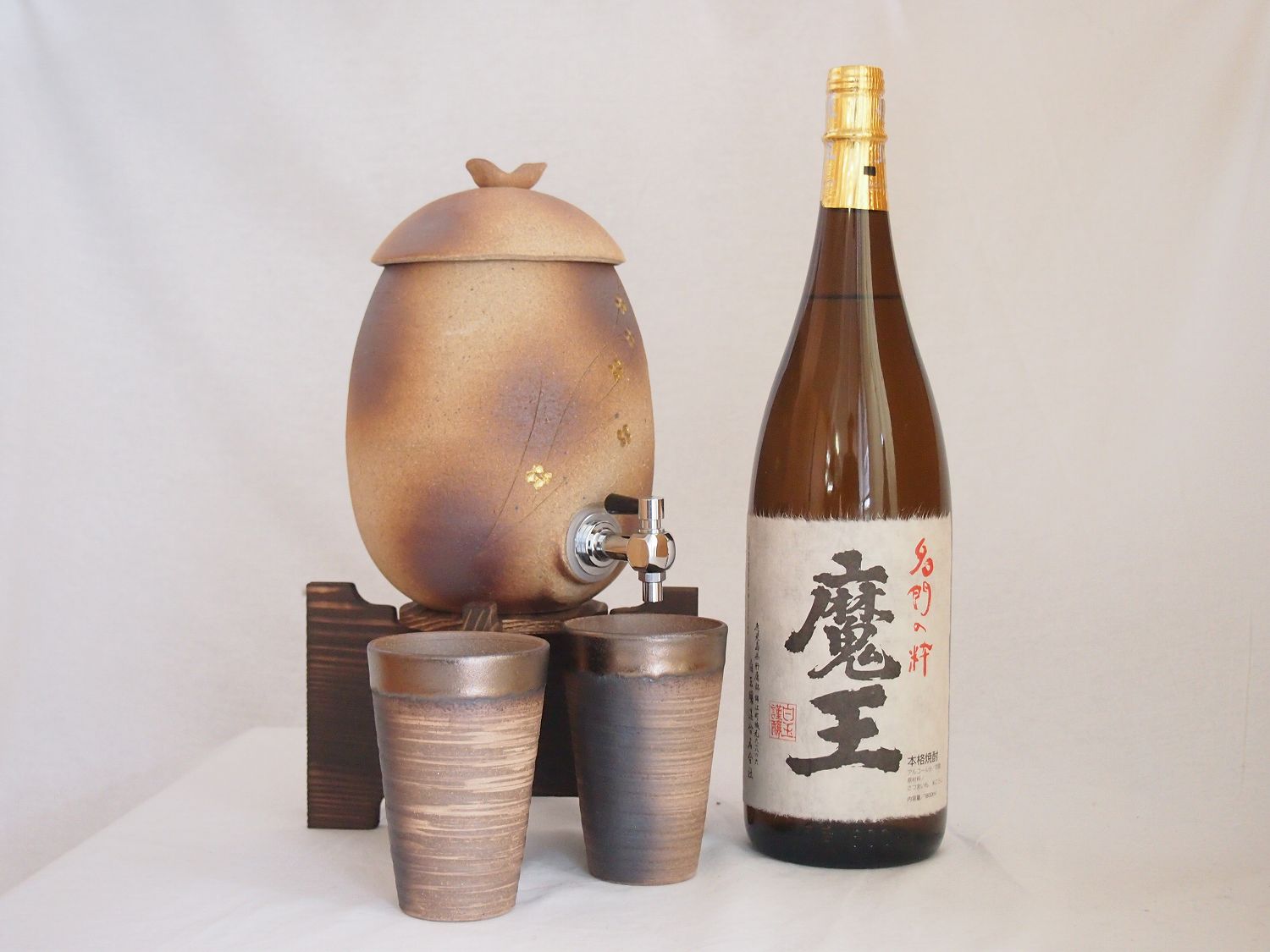 信楽焼明山窯　焼酎サーバー　火色金小紋　2200ｃｃ(滋賀県)+萬古焼備前金彩焼酎ペアカップ(三