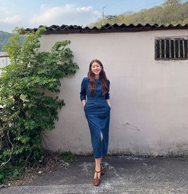 ワンピース デニムワンピース ミモレ ミモレ丈 ロング ロング丈 袖あり 長袖 Uネック ラウンドネック ウエストマーク スリット ハイウエスト デニム ブルーデニム かわいい 大人可愛い きれいめ