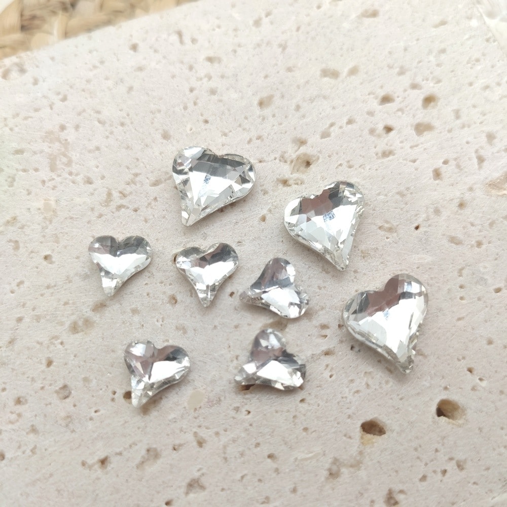 ネイルアートネットレッド曲がったハートダイヤモンドスーパーフラッシュピーチハートラインストーン新しいネイルデコレーションラグジュアリービッグダイヤモンドポインテッドボトムラブダイヤモンド