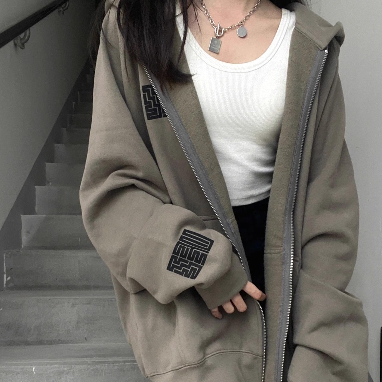 トップス パーカー 袖あり 長袖 フード付き かわいい 大人可愛い シンプル カジュアル 上品 おしゃれ お洒落 ラフ メンズライク マニッシュ 無地 柄 春 秋 10代 20代 30代 40代