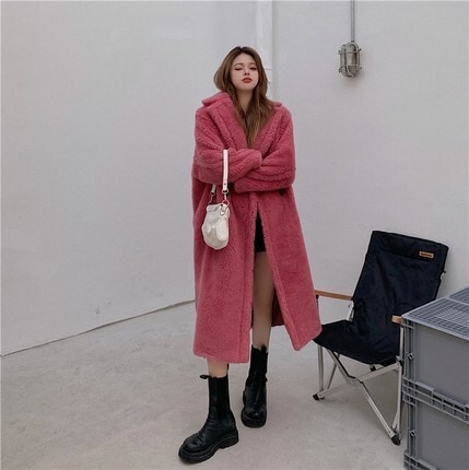 アウター もこもこアウターコート 膝下 ミディアム丈 長袖 レギュラー袖 スーツカラー ストレート ふわふわ もこもこ ポケット 前開き ウール 厚手 個性的 ローズレッド ブラウン フリーサイズ