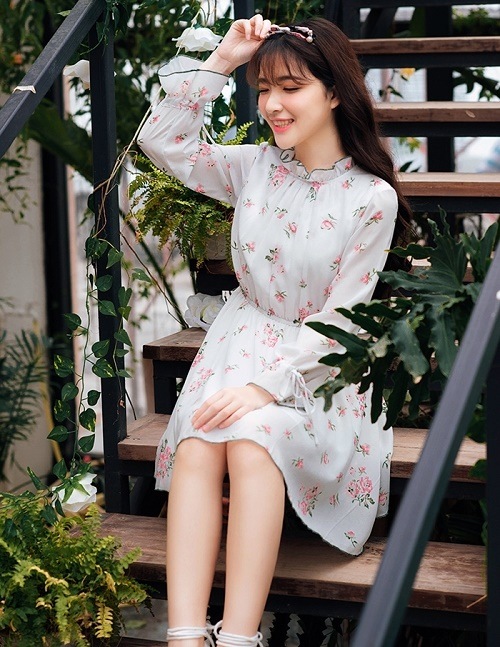 1177．花柄フリルシフォンミニワンピース（ホワイト）