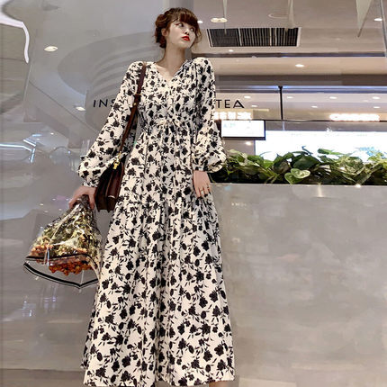 花柄ワンピース ワンピース フレアワンピース ワンピドレス ロング ロング丈 袖あり 長袖 Vネック フレア ウエストマーク ウエストリボン ハイウエスト ポリエステル かわいい 大人可愛い きれいめ