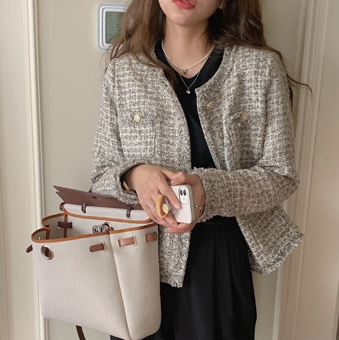 アウター レディース ジャケット ツイードジャケット S M L 韓国 ショート ショート丈 長袖 ノーカラー かわいい 大人可愛い きれいめ 大人 上品 おしゃれ お洒落 レトロ 大人女子 こなれ感