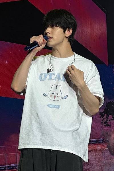 TXT ACT LOVE CHIC 日本公演 限定Tシャツ Mサイズ Amazon.co.jp: TXT ACT LOVE CHIC 日本公演 限定Tシャツ