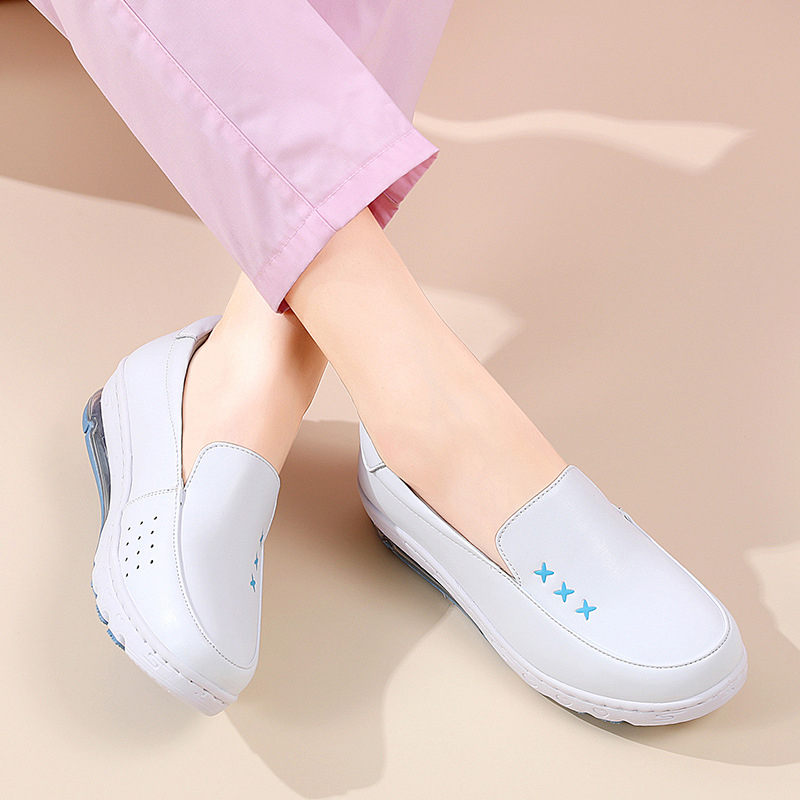 クーポン スリッポン レディース カジュアル 通気性 滑り止め 軽量 ぺたんこ コンフォート 歩きやすい 疲れない 履きやすい ローファー ウオーキングシューズ 通勤 通学 学生 女性 厚底 スニーカ