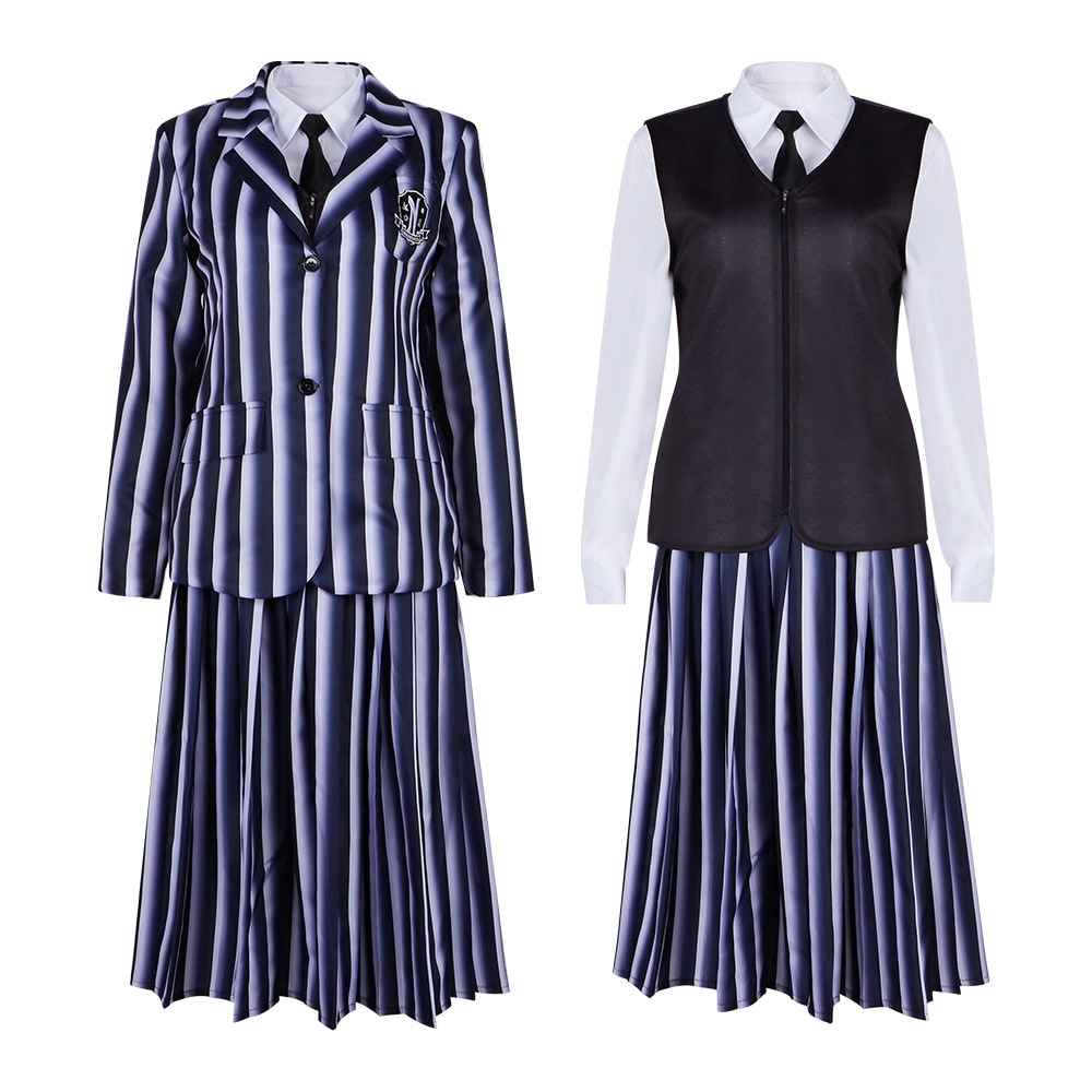 水曜日にコスプレしたときのコスプレ衣装ヒロインのときのストライプの制服コスプレハロウィンのコスプレ衣装