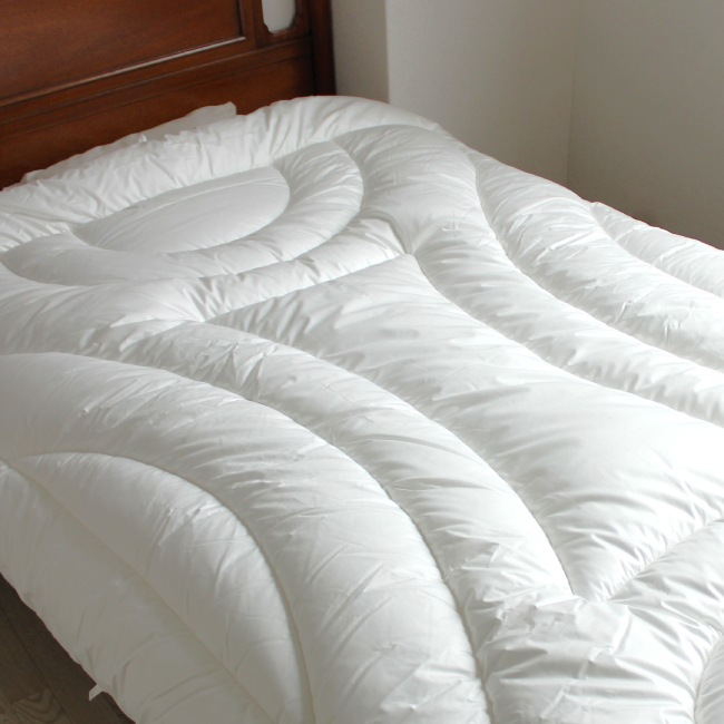 合い掛け布団 秋 春 シングル 洗える 軽い 抗菌 防臭 シングルロング 150210 詰め物 日本製 合掛け布団 掛け布団 エアレスト 軽量 暖かい ふんわり 羽毛アレルギー 抗菌防臭 紐付き