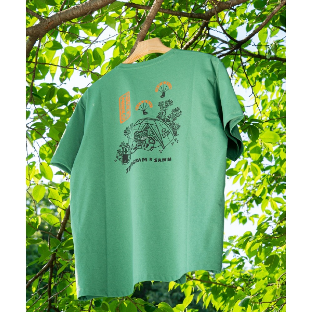ゼログラム [ゼログラム×サン] タイガーインザテントグラフィックTシャツ