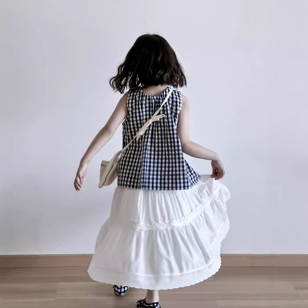 韓国の子供服/女の子の夏の新作綿布格子ノースリーブシャツ，赤ちゃんの白い半身スカート