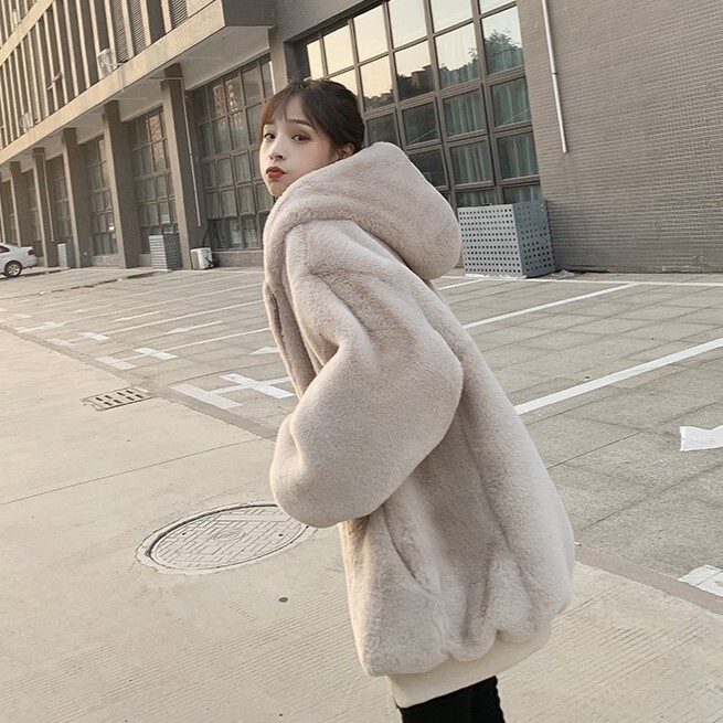 ファー アウター コート 上着 袖あり 長袖 ストレート Iライン もこもこ ふわふわ フード付き ファスナー ポケット 前開き ボア 厚手 個性的 アプリコット ブラック S M L XL