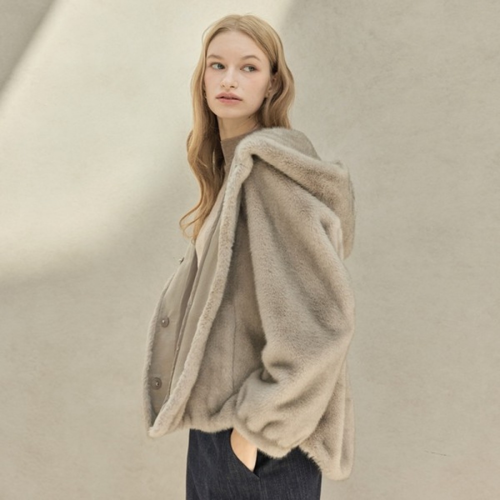 (リアーナニューヨーク) フード付きファーボタンジャケット