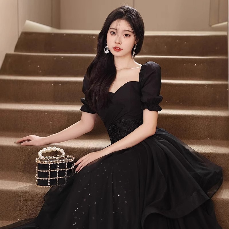 黒のタキシードスカート半袖宴会気質一文字肩軽贅沢司会者学生成人式ワンピース