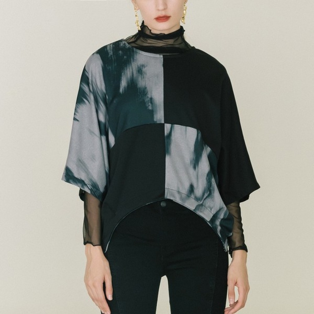 【マックス・カルティツィオ】スクエアプリントルーズフィットブラウス