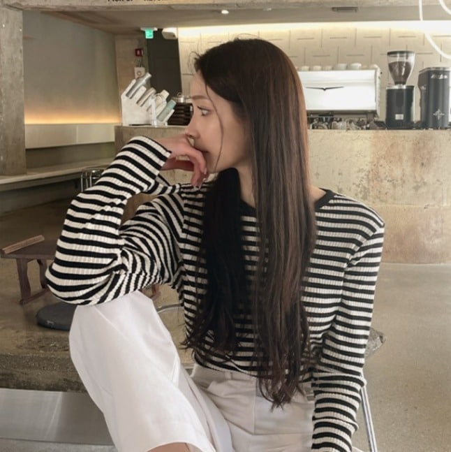 トップス Tシャツ シャツ トップス 袖あり 長袖 Uネック ラウンドネック 襟なし スリム タイト かわいい 大人可愛い シンプル カジュアル おしゃれ お洒落 大人可愛い こなれ感 ラフ