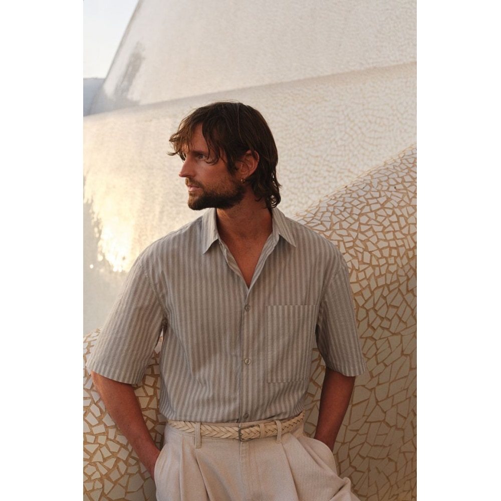 H&M ショートスリーブシャツ ベージュ レギュラーフィット 6,258円