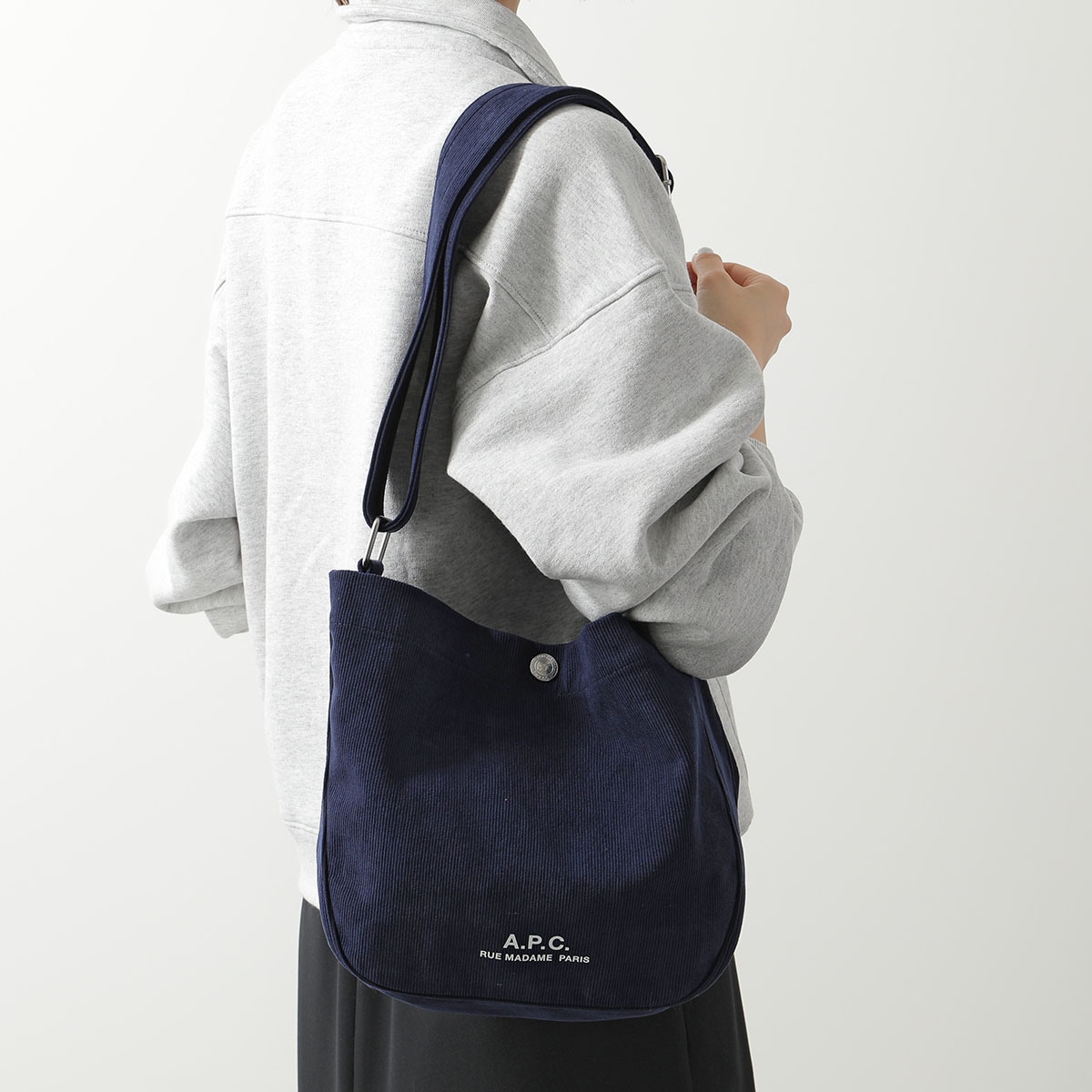 APC A.P.C. アーペーセー ショルダーバッグ besace journal small ベサス ジャーナル スモール M67010 PSALI レディース コーデュロイ 鞄 IAK/DARK 19,659円