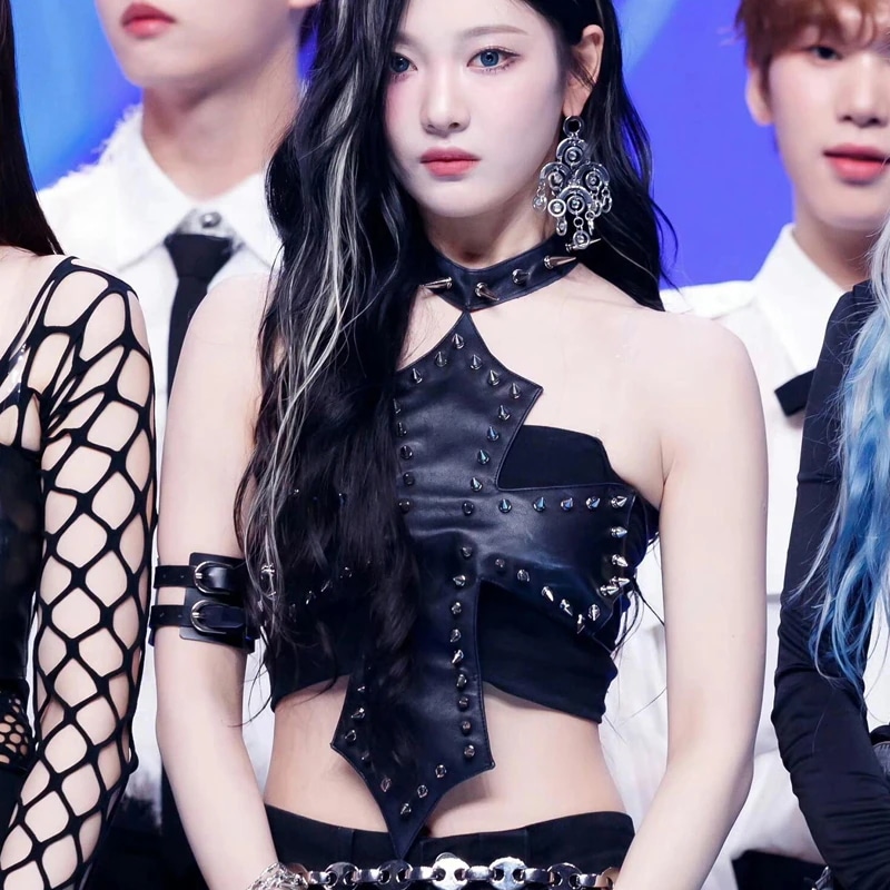 aespa Ning Yizhuo And Armeddon ブラッククロスリベットレザートップチューブトップ
