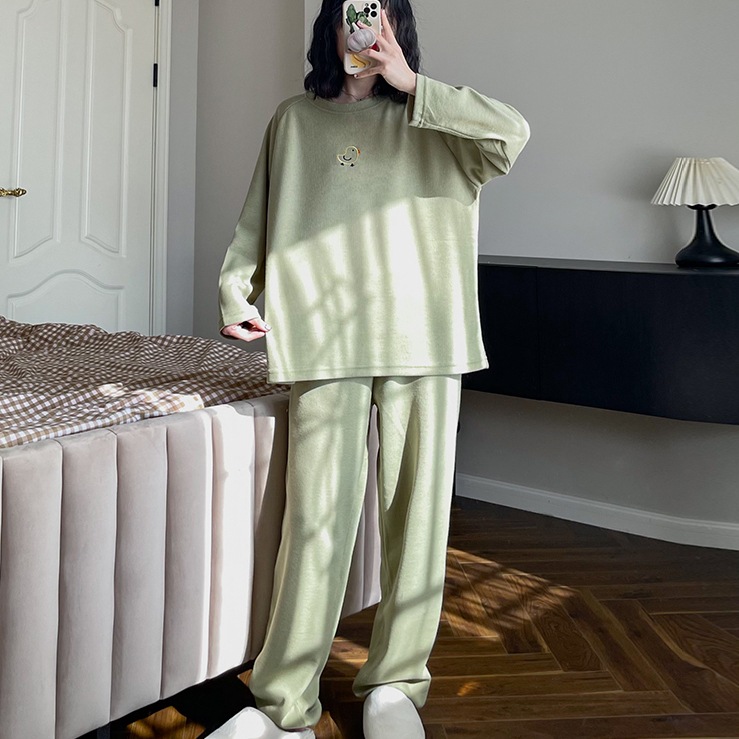 セットアップ ルームウェア パジャマ スウェット ジャージ 部屋着 寝巻き ナイトウェア 長袖 ラウンドネック 刺繍 2点セット シンプル カジュアル おしゃれ こなれ感 ラブリー キュート