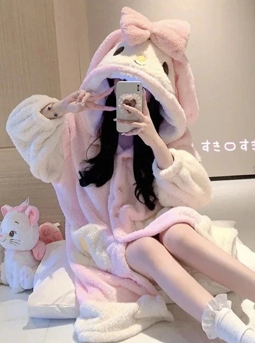 【10個セット】【急速出荷】最安値挑戦！着ぐるみパジャマ かわいい マイメロデ シナモロール キティ クロミ 修学旅行人気の学園グループ服 モコモコバスローブ コスプレ 文化祭 ルームウェア ワンピー