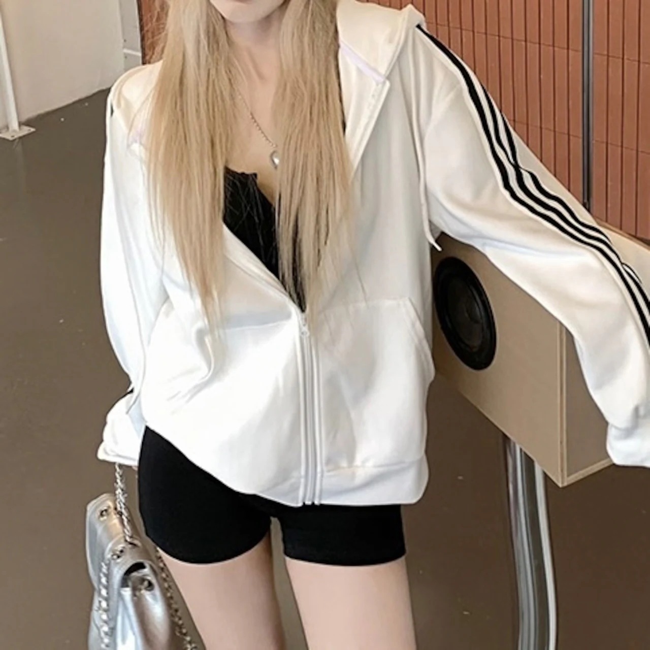 キュート 黒 ストライプ かわいい ゆったり 細見え チャック レディース 白 ガーリー パーカー 甘め フード付き 韓国ファッション 秋冬トップス 長袖 2024 お出かけフルトラック おしゃれ