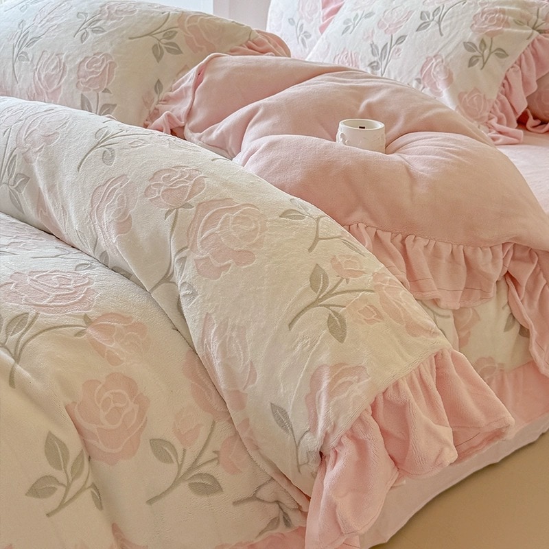 大好評 クラスa彫刻ミルクベルベット4点セットレースコーラルベルベットキルトカバー冬プラスベルベット寝具フランネルシーツ 5,182円