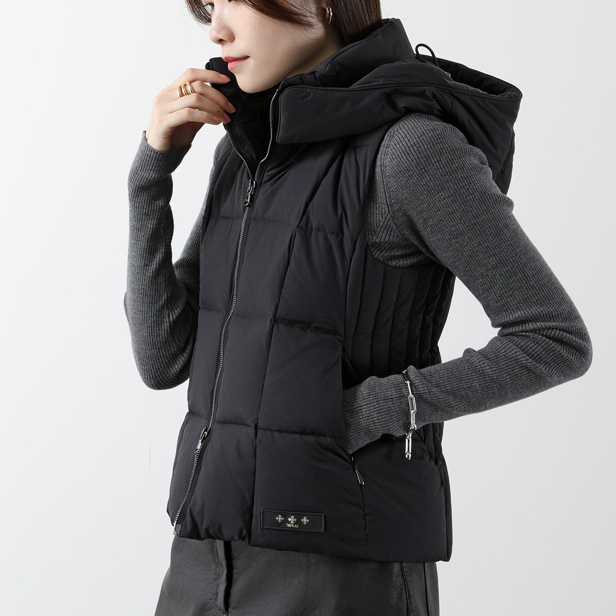 TATRAS タトラス ダウンベスト ZALAGA ザラガ LTAT24A4874-D レディース フード付き ジレ ナイロン スタンドカラー ショート丈 ロゴ BLACK