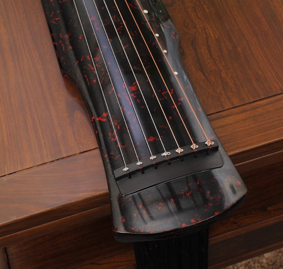 古琴 古い杉木の材質 伏開式 朱砂紅 中国の弦楽器