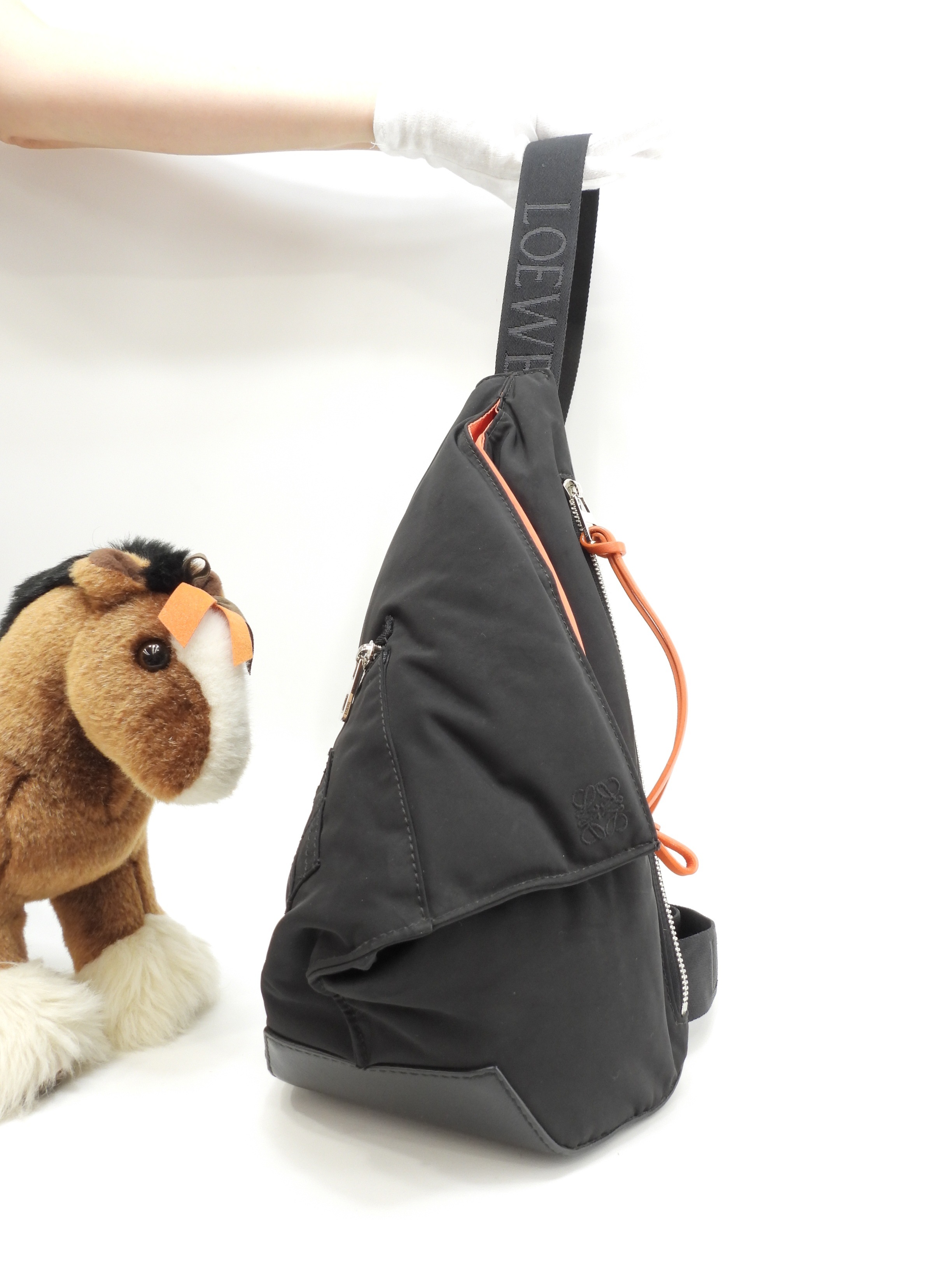 アントン スリング ナイロン/レザー黒 斜掛ショルダーバッグ クロスボディバッグ@052246