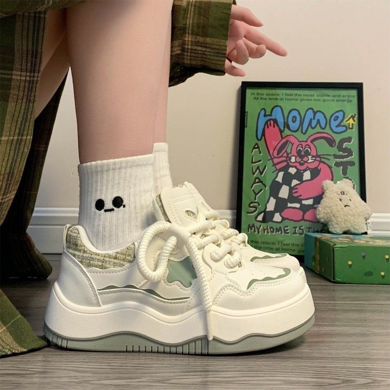 スニーカー 厚底の小さな白い靴新しい女性の靴スポーツシューズ百カジュアルボードシューズ
