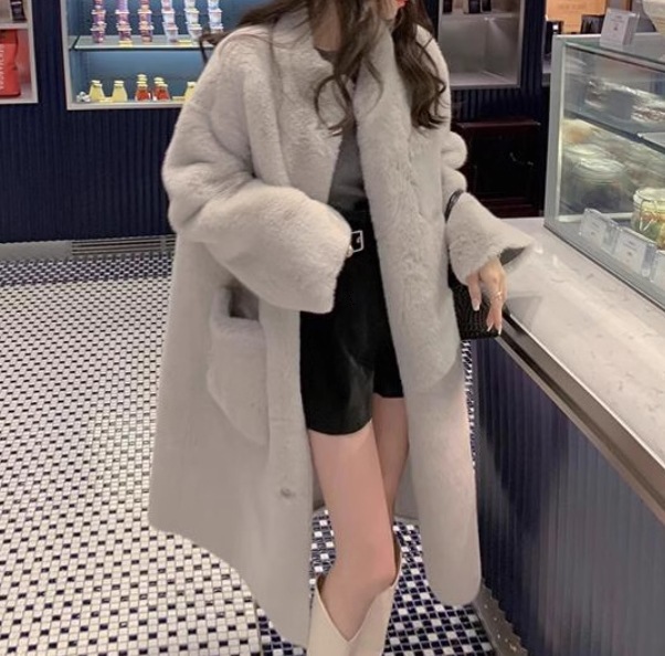 レディース コート アウター ファー ミモレ ロング 長袖 スタンドカラー フェミニン もこもこ ふわふわ ふっくら ポケット フェイクファー 厚手 きれいめ シンプル カジュアル 上品 おしゃれ