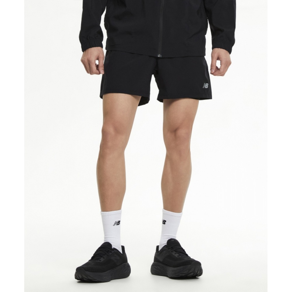 ニューバランス NBNVF26201/メンズスポーツエッセンシャル 4パート 2 IN 1 ウーブンショーツ (ブラック)