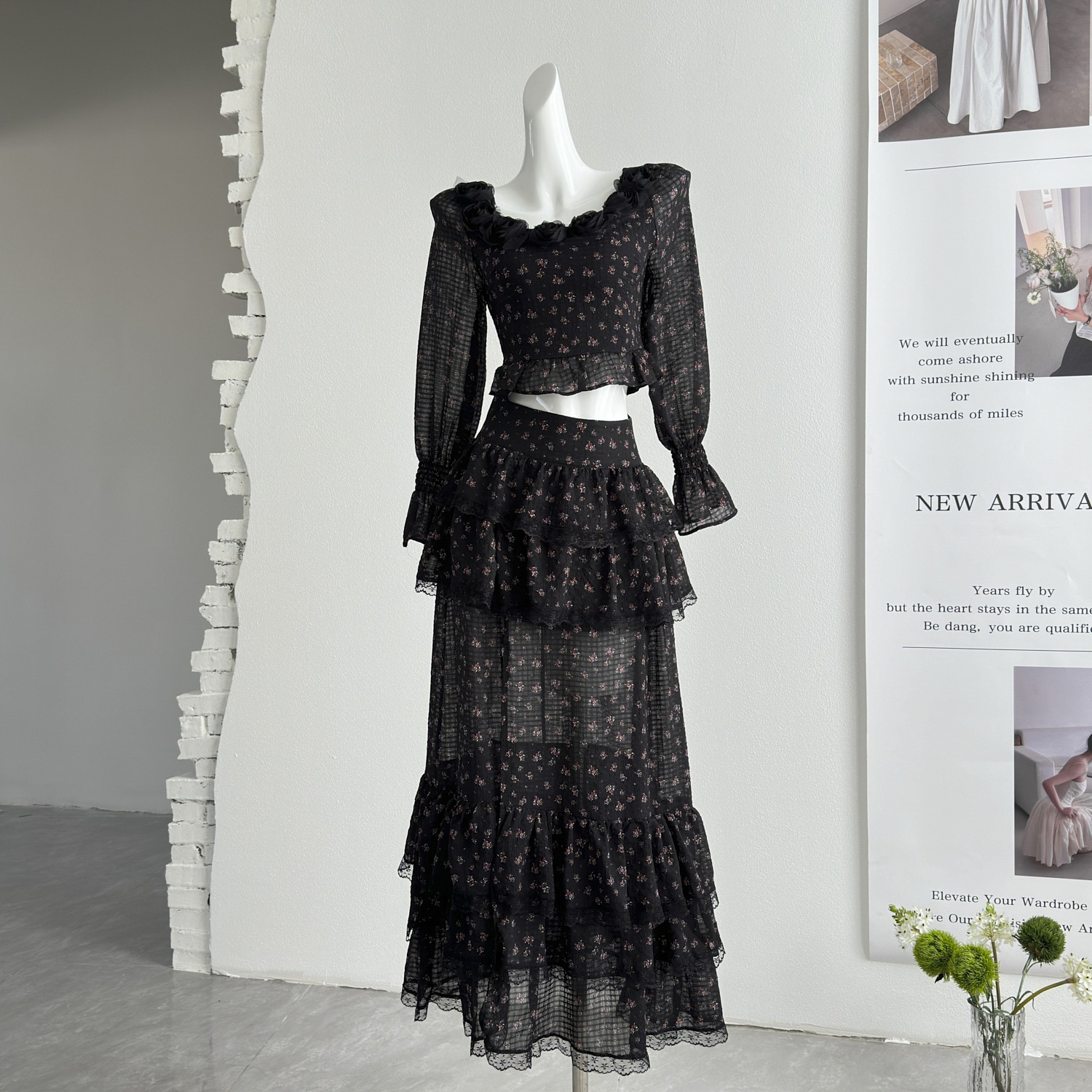 【煙熏桃桃 フレンチレトロ リゾート ヘビー級 手刺繍レース 切り替え ショートトップス スカート セット】