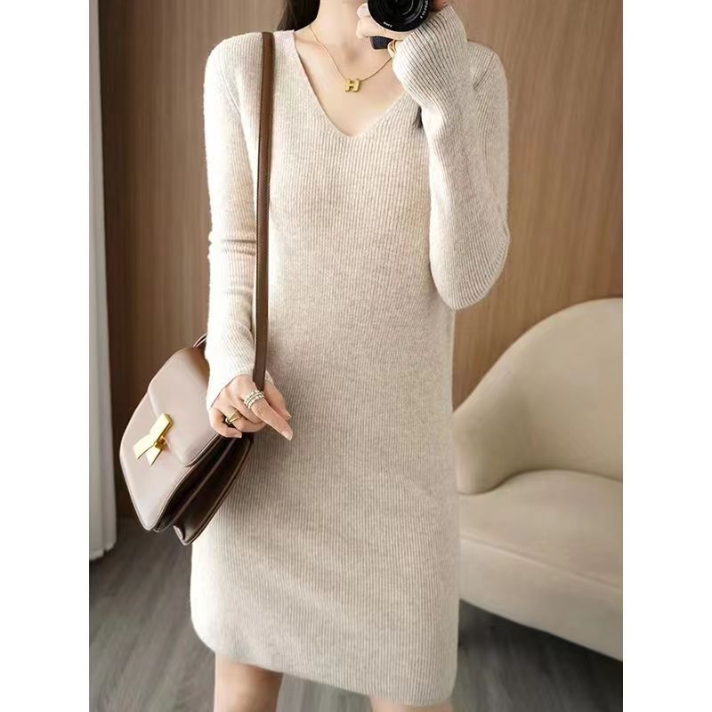 【1つ買うと10つ無料】vネックスリーピングドレスは秋と冬にスタイリッシュな長袖のニットスカートを示しています