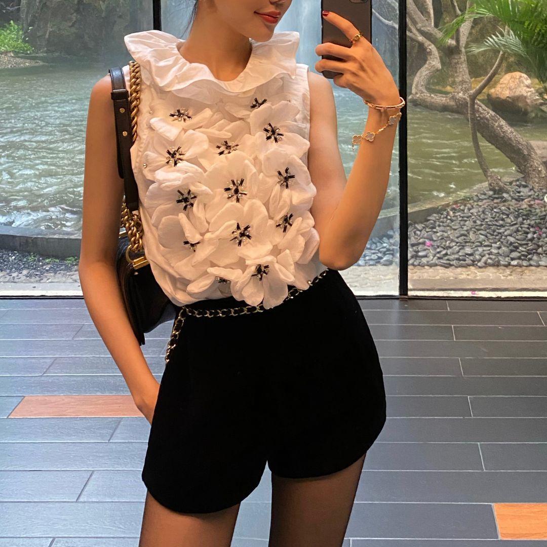 トップス ボトムス パンツ シャツ 白シャツ ブラウス ズボン ショートパンツ 袖なし ノースリーブ 襟付き フレア お花 フラワー モチーフ かわいい 大人可愛い きれいめ 大人 上品 おしゃれ