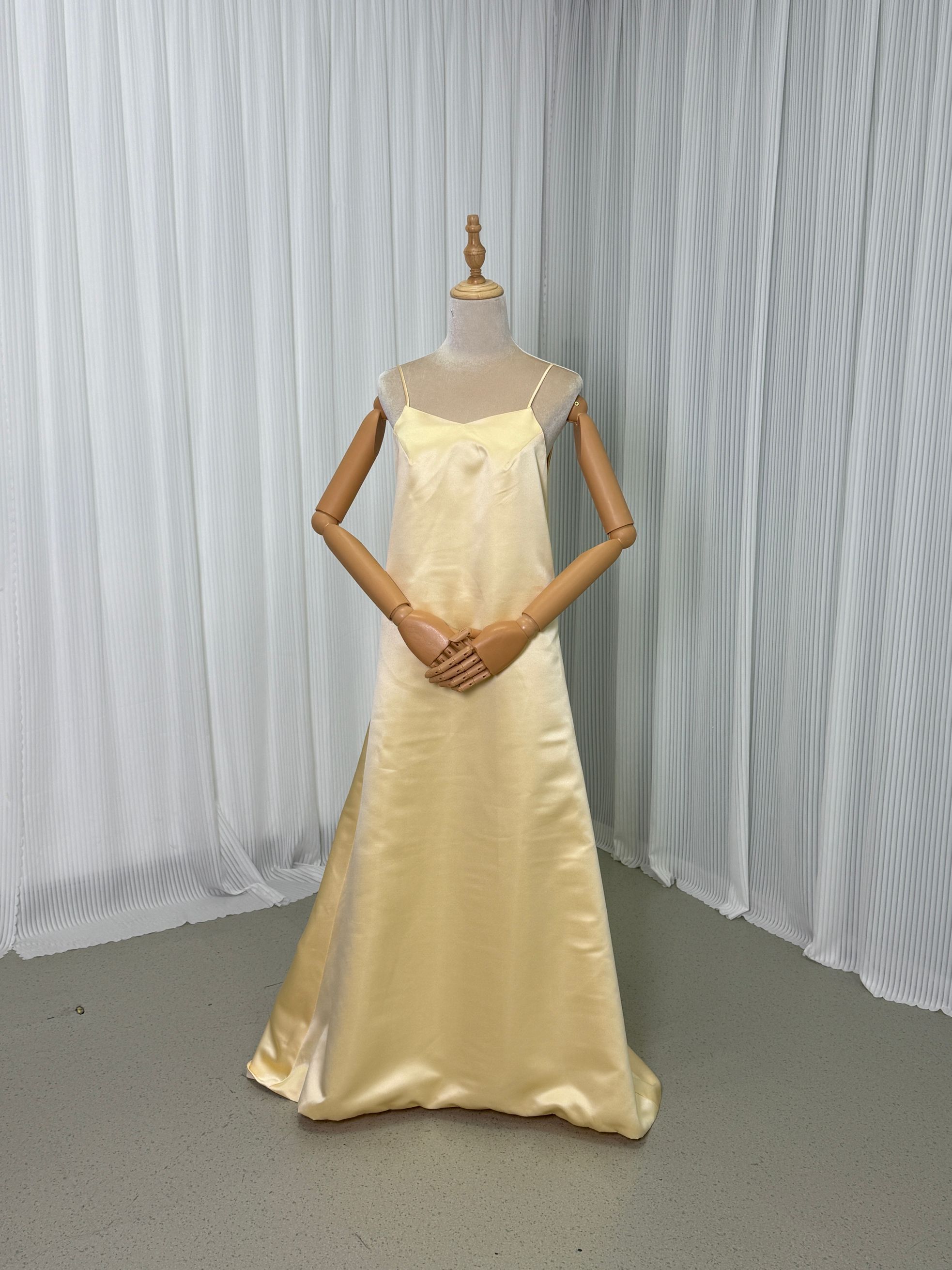 人気上昇！ 黄色い キャミソール 光沢サテン ロング ワンピース 花嫁 前撮り