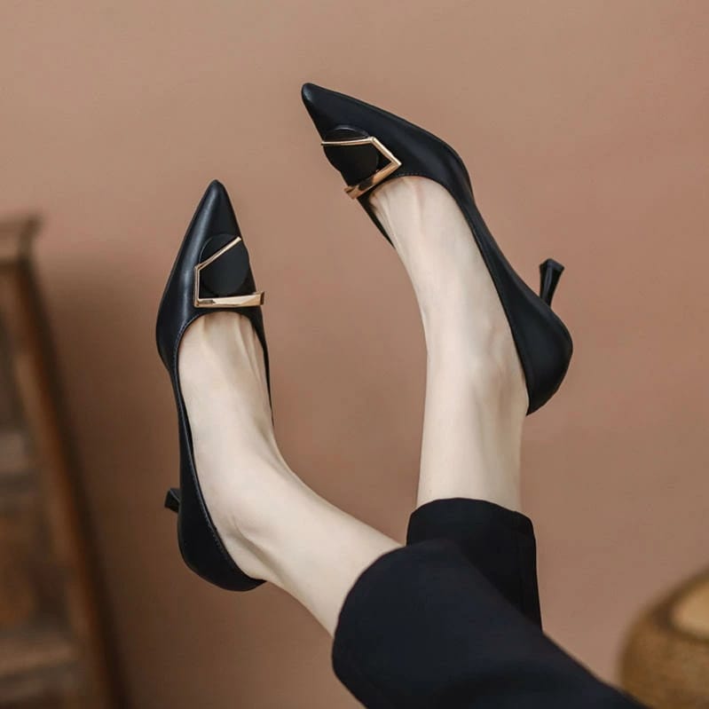 500円OFFクーポン フォーマルパンプス レディース フォマールシューズ リクルート 通勤 ビジネス 5/7cm ハイヒール ピンヒール 甲浅 美脚効果 とんがりトゥ 春 夏 秋 冬 パーティー お