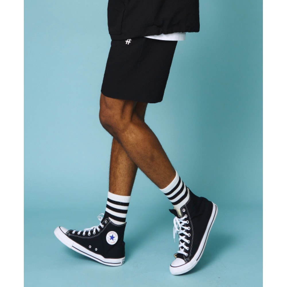 BEENTRILL [BEENTRILL X BROOKLYNDENIM] ポリ吸盤パーカーパーカーアノラックウーブンセットアップコンフォートフィットショーツ (ブラック)