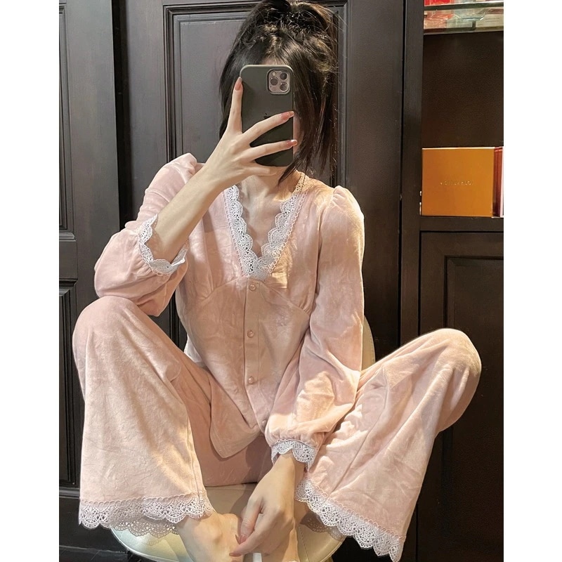 パジャマ レトロな宮廷スタイルゴールドベルベットパジャマ女性秋と冬の長袖モデルセット新しい家庭の服のスーツ