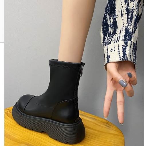 ブーツ 靴 シューズ ラウンドトゥ 厚底 ステッチ サイドゴア ファー バックジップ レディース かわいい 大人可愛い きれいめ 上品 こなれ感 シンプル カジュアル 主役級 存在感 個性的 コーデ