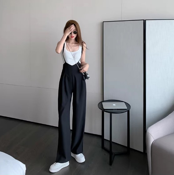 2タック サスペンダー ワイドパンツ 2色 スリット 韓国 かわいい 大人可愛い きれいめ シンプル 上品 おしゃれ デート お出かけ パーティー イベント リゾート 旅行 レストラン 女子会