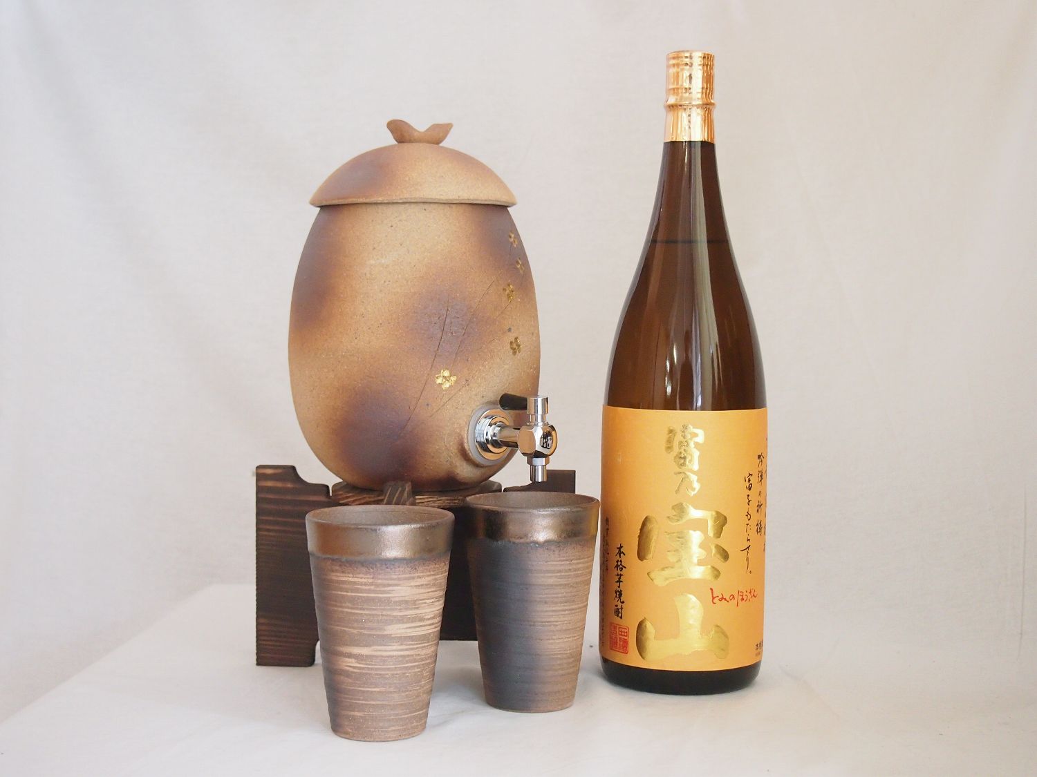 信楽焼明山窯　焼酎サーバー　火色金小紋　2200ｃｃ(滋賀県)+萬古焼備前金彩焼酎ペアカップ(三