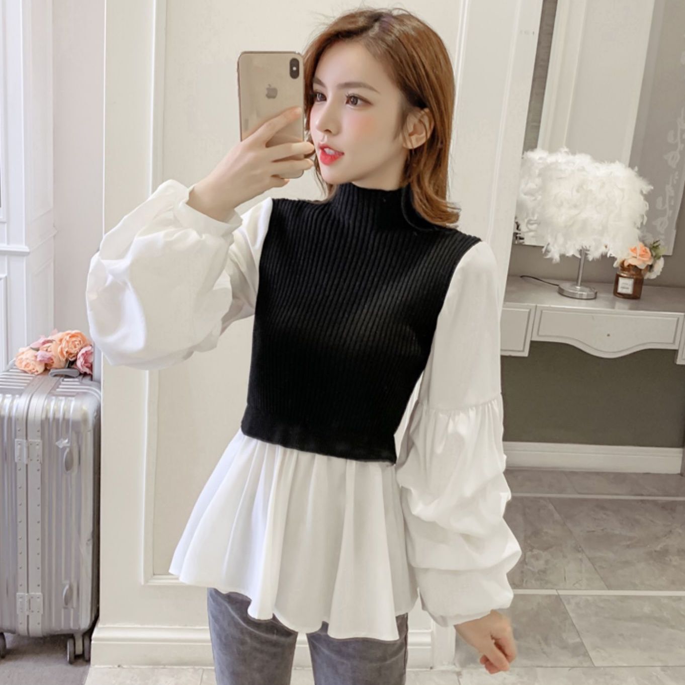 トップス ブラウス ベスト 白シャツ レギュラー丈 袖あり 長袖 ボリューム袖 ハイネック 裾ワイド かわいい 大人可愛い きれいめ シンプル 大人 上品 おしゃれ お洒落 大人女子 こなれ感 無地