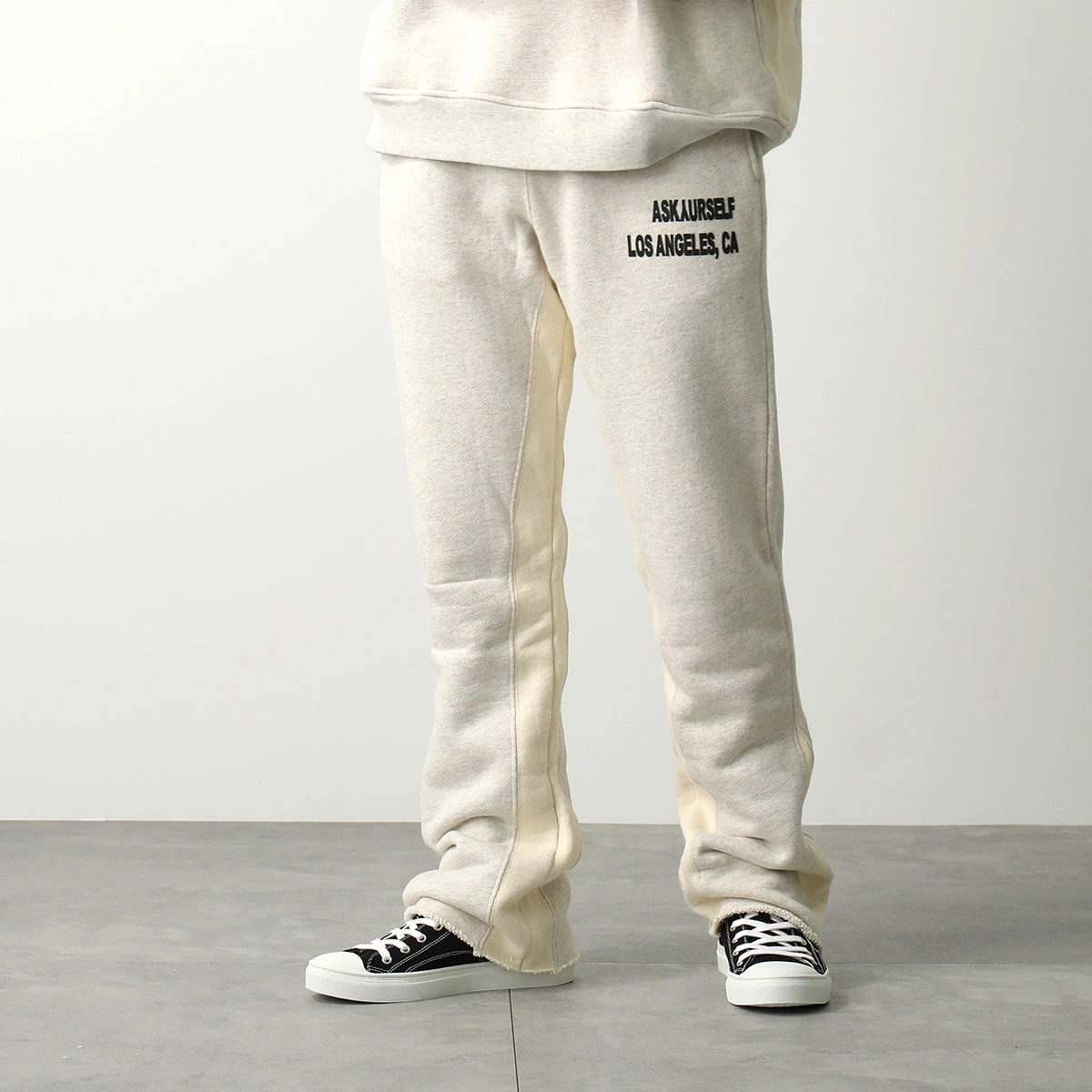 ASKYURSELF アスクユアセルフ スウェットパンツ CONTRAST INSERT FLARE JOGGER メンズ フレア ロゴ コットン カットオフ セットアップ可能 MELANGE-CRE