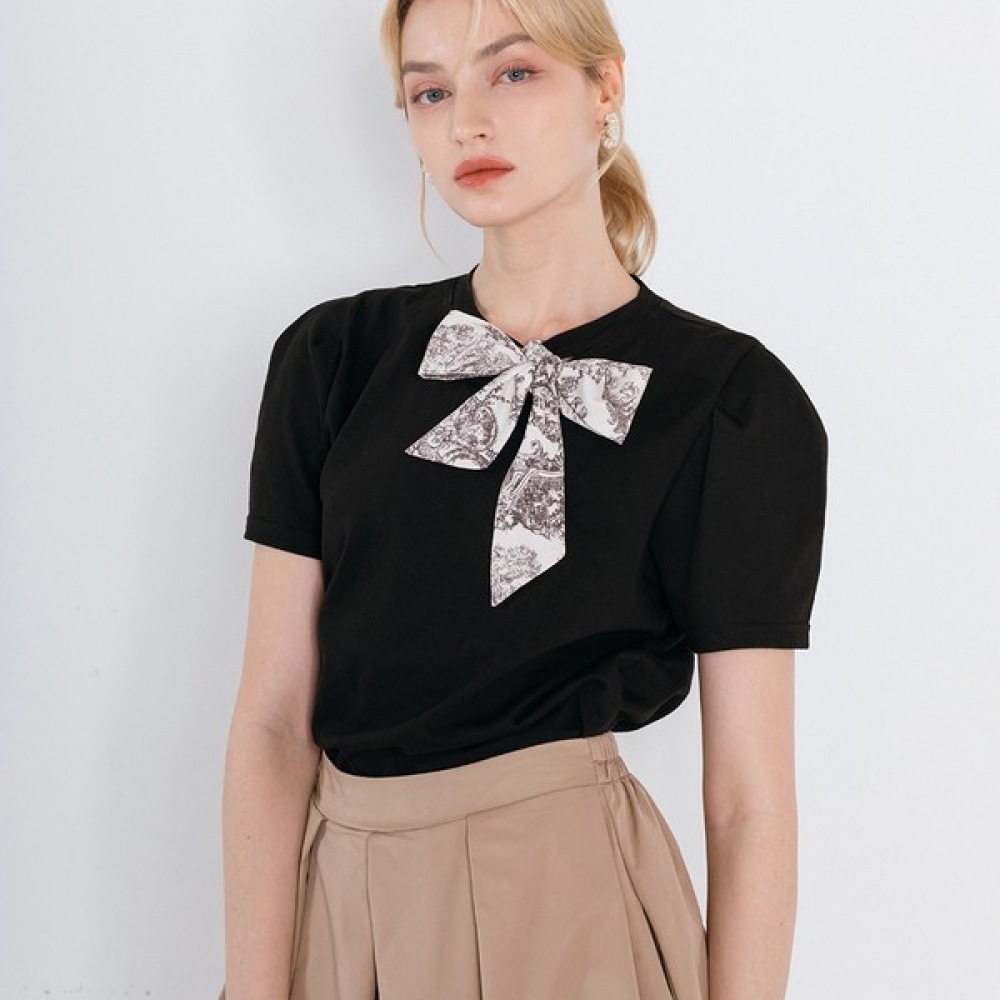 (Max Cartiggio) 女性用柄スカーフ半袖パフスリーブ Tシャツ