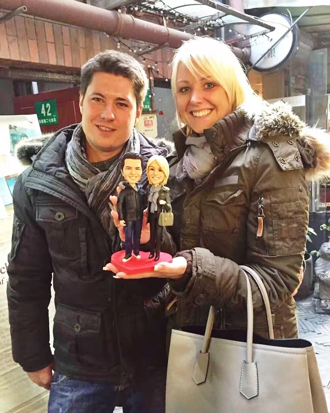 【オーダーメイド】3D肖像画 似顔絵 人形 フィギュア 結婚祝い 周年記念日 カップル 彼氏 彼女 夫婦 両親 贈呈品 記念品